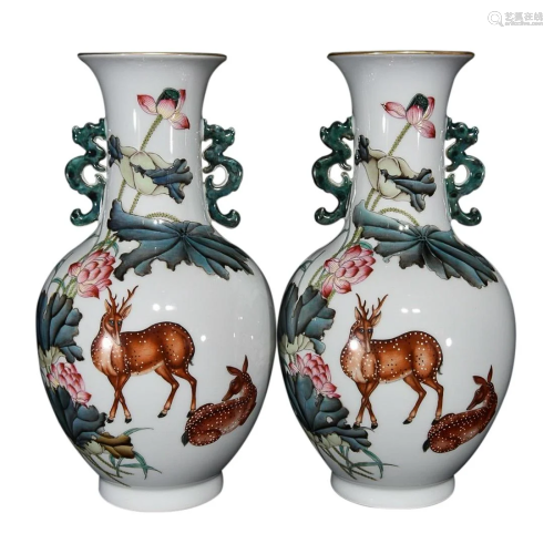 FAMILLE ROSE 'DEER AND LOTUS' VASE WITH HANDLES