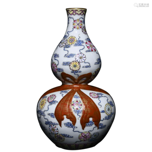 FAMILLE ROSE 'FLORAL AND RIBBON' DOUBLE-GOURD VASE