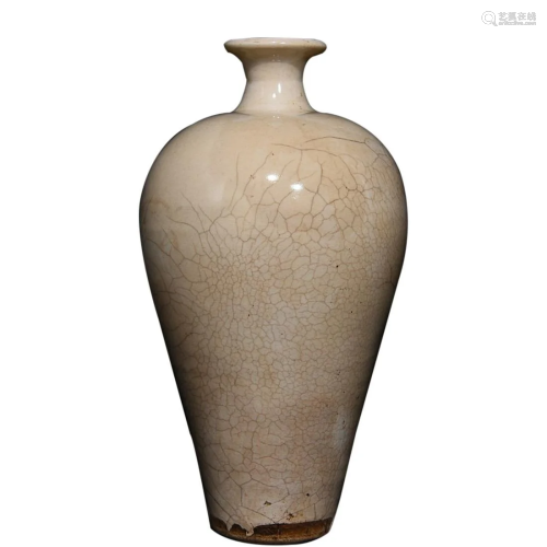 XING WARE WHITE GLAZED MEIPING VASE