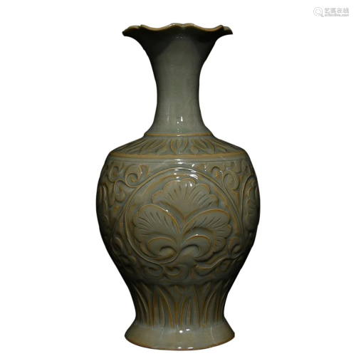 YAOZHOU WARE 'FLORAL' VASE WITH RUFFLED RIM