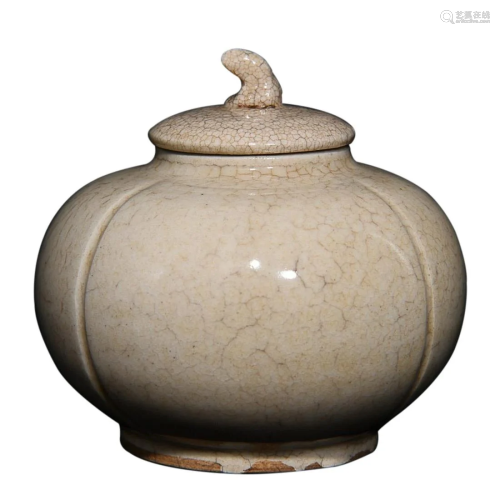XING WARE WHITE GLAZED COVERED JAR
