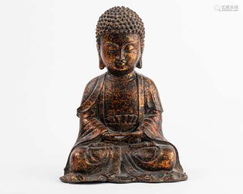 CHINE BUDDHA en position de méditation, les mains …