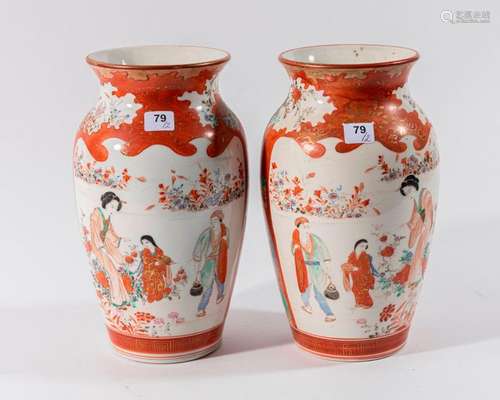 JAPON, Kutani Paire de VASES ovoïdes en porcelaine…