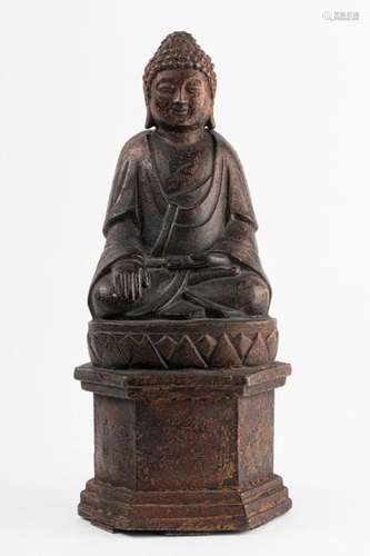 CHINE BUDDHA sur son socle lotiforme, piédestal he…