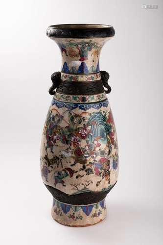 CHINE, Nankin Grand VASE en grès porcelaineux à dé…