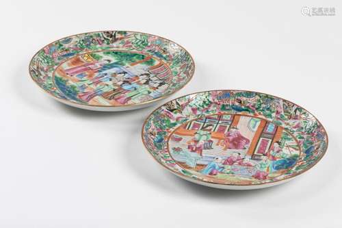 CHINE, Canton Paire d'ASSIETTES en porcelaine à dé…