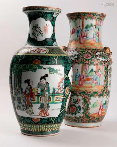 CHINE, Canton VASE en porcelaine à décor de scènes…