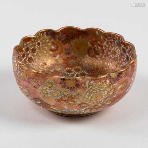 JAPON, Satsuma COUPE polylobée en porcelaine à déc…