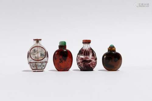 CHINE Lot de quatre TABATIÈRES en verre et agate. …