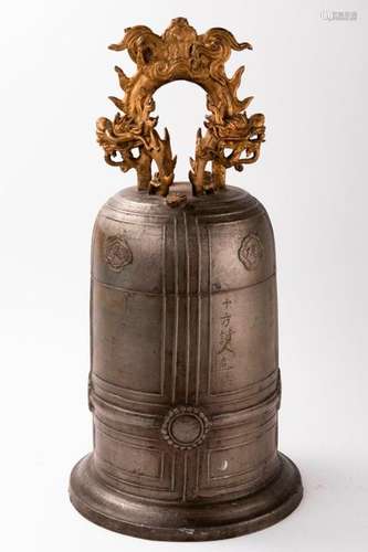 CHINE CLOCHE en bronze argenté moulé et gravé de s…