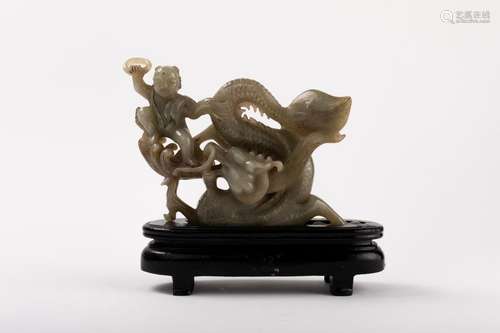 CHINE SUJET en jade sculpté et incisé figurant un …