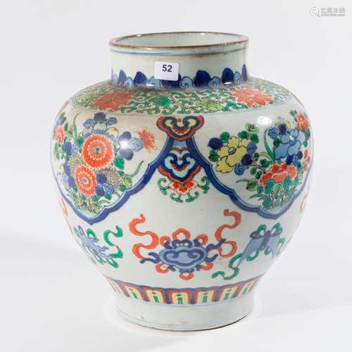 CHINE VASE boule en porcelaine à décor en émaux Wu…