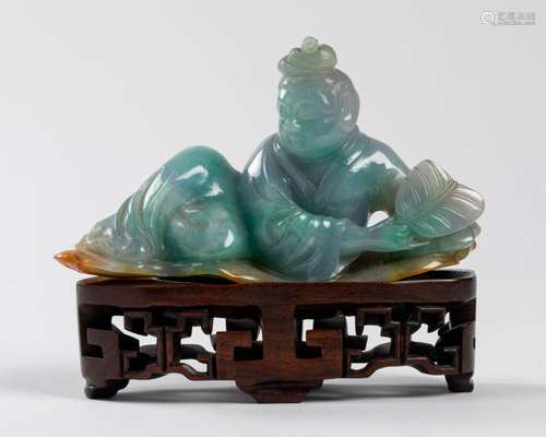 CHINE Femme allongée, jade nuancée rouille, sculpt…