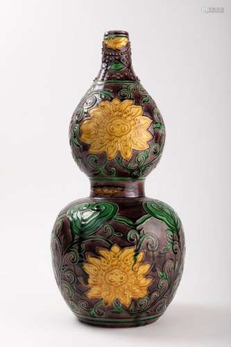 CHINE VASE double gourde en émaux de style Sancai …