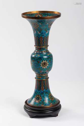 CHINE Paire de VASES Gû en émaux cloisonnés sur cu…