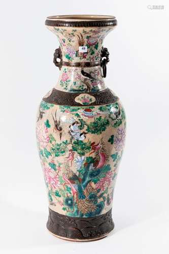 CHINE, Nankin VASE en grès poreclaineux à décor po…