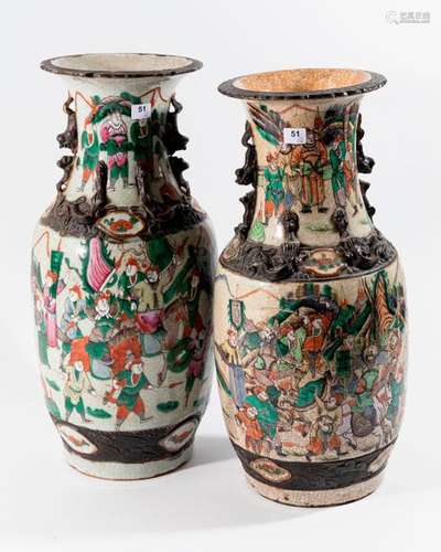 CHINE, Nankin Deux VASES en grès porcelaineux à dé…