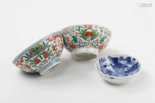 CHINE Deux BOLS de modèles approchant en porcelain…