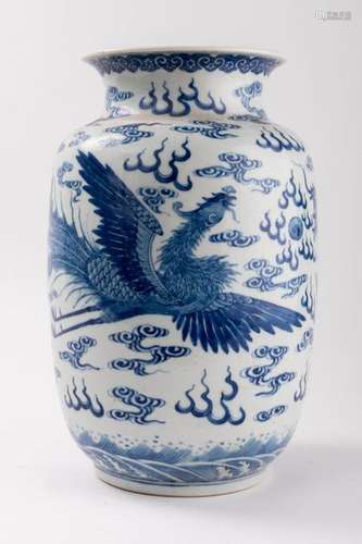 CHINE VASE ovoïde en porcelaine à décor bleu blanc…