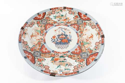 JAPON Grand PLAT circulaire à décor floral Imari, …