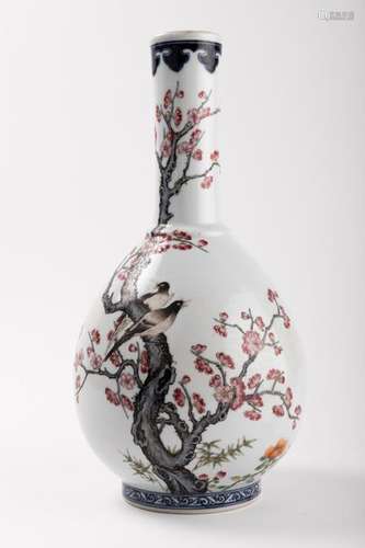 CHINE VASE boule à long col en porcelaine à décor …