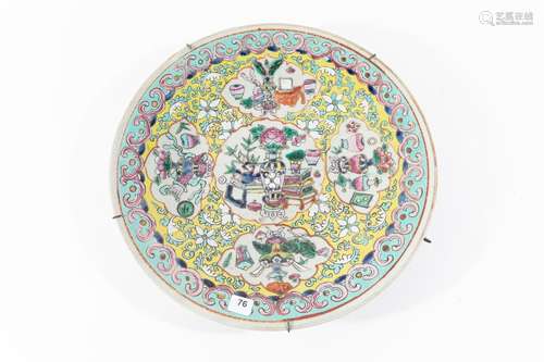 CHINE PLAT circulaire en porcelaine à décor polych…