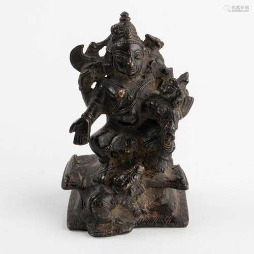 INDE DIVINITÉ hindoue, bronze patiné. H. 10 cm. Us…