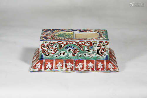 Chinese Ming Dynasty Wanli Period Verte Rose Dragon Pattern Porcelain Inkstone