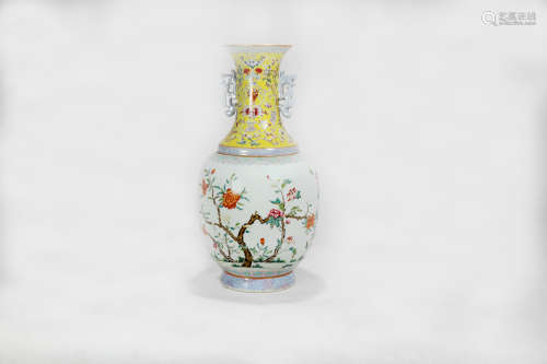 Chinese Qing Dynasty Daoguang Period Famille Rose Flower Pattern Porcelain Bottle
