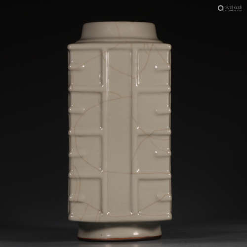 Chinese Qing Dynasty Qianlong Period Imitated Ge Glaze Porcelain Bottle