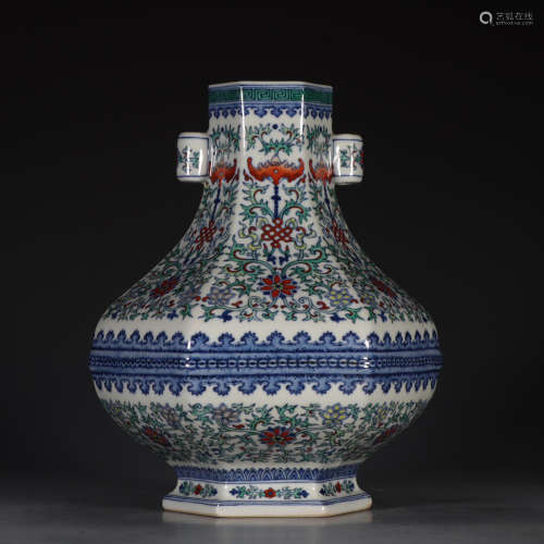 Chinese Qing Dynasty Yongzheng Period Doucai Porcelain Bottle