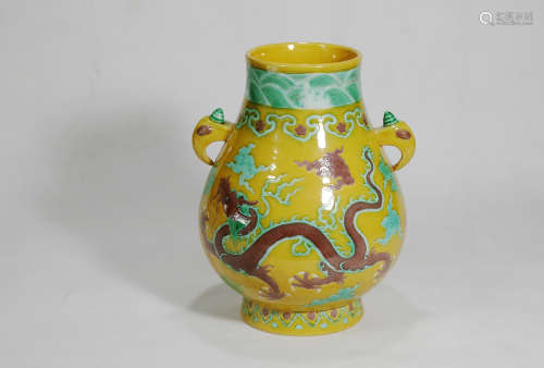 Chinese Qing Dynasty Yongzheng Period Su-Colored Dragon Pattern Porcelain Vessel