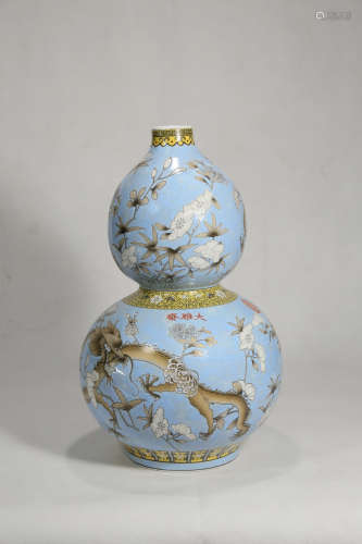 Chinese Qing Dynasty Famille Rose Porcelain Gourd Bottle