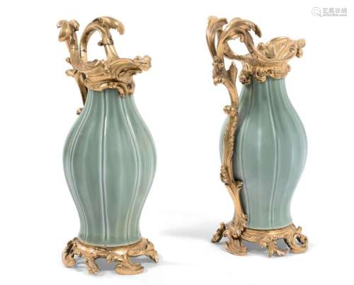 Paire de vases en porcelaine de Chine d'époque QIA…