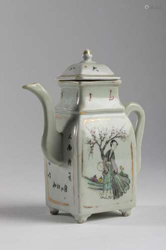 CHINA Porcelain teapot with elegant polychrome dec…