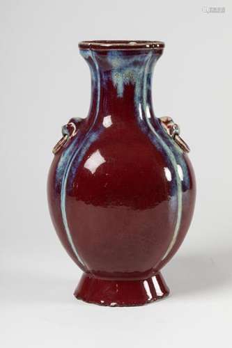 CHINA Ribbed balauster vase with shaded ox blood c…