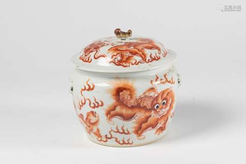 CHINA Porcelain covered pot with red and white dec…