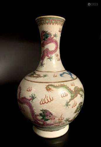 CHINA Porcelain bottle vase with polychrome decora…