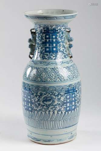 CHINA Porcelain vase with blue white decoration of…