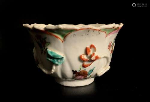 CHINA Lotiform bowl in porcelain with polychrome d…