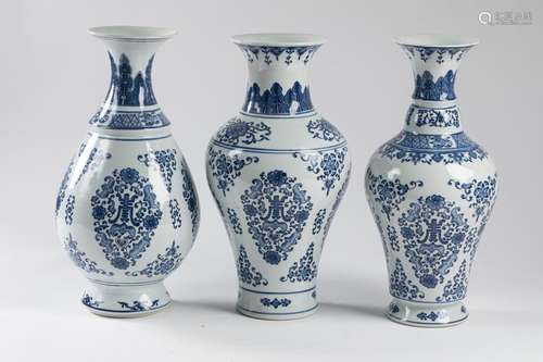 CHINA Suite of three porcelain VASES with blue whi…