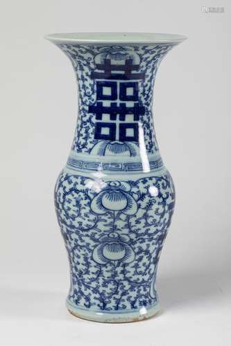 CHINA Porcelain baluster vase with blue white deco…