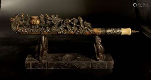 ASIA Carved opium PIPE with a decoration of clashi…