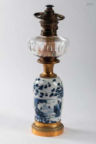 CHINA Porcelain vase with blue white decoration of…