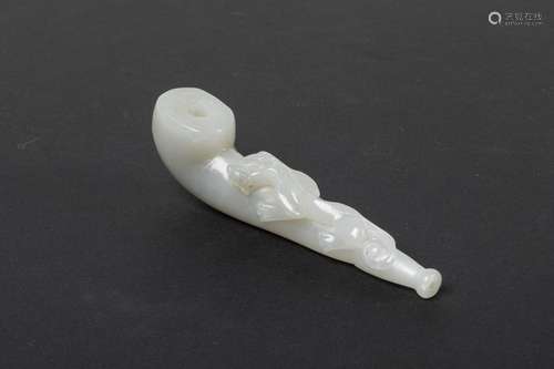 CHINA PIPE in white jade carved with a dragon. L. …