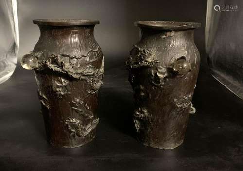 CHINA Pair of bronze VASES with brown patina and h…