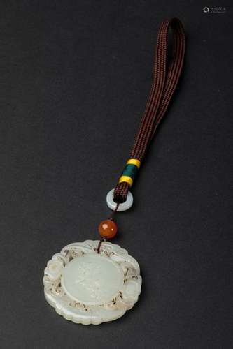 CHINA Circular AMULETTE in white jade shaded and c…