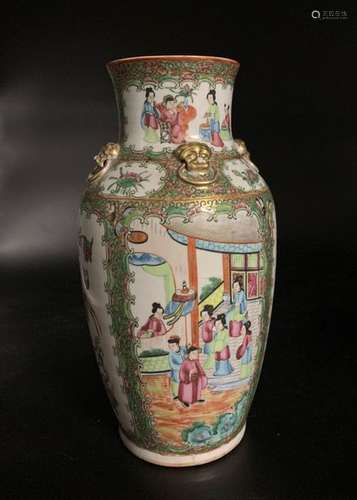 CHINA Canton. Ovoid porcelain vase with polychrome…