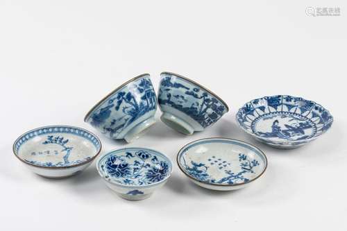 VIETNAM Porcelain lot with blue white decoration i…