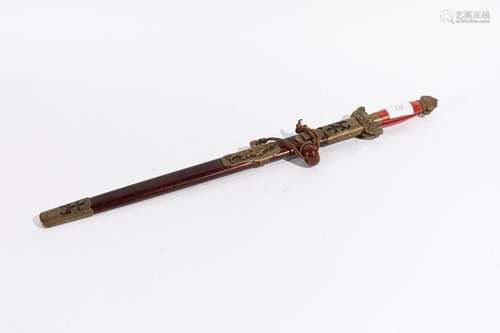 CHINA Double sword, the wooden sheath with gold me…